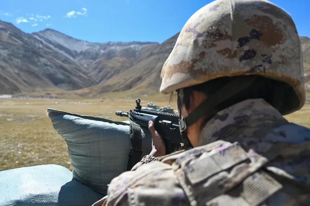 “特级神枪手” 中唯一女兵竟是医疗救护员！