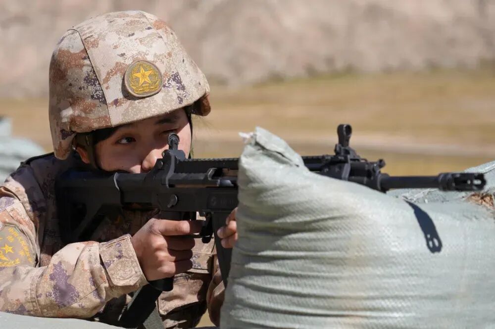 “特级神枪手” 中唯一女兵竟是医疗救护员！