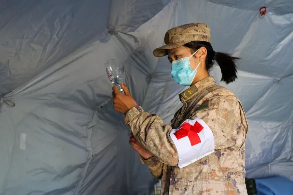 “特级神枪手” 中唯一女兵竟是医疗救护员！