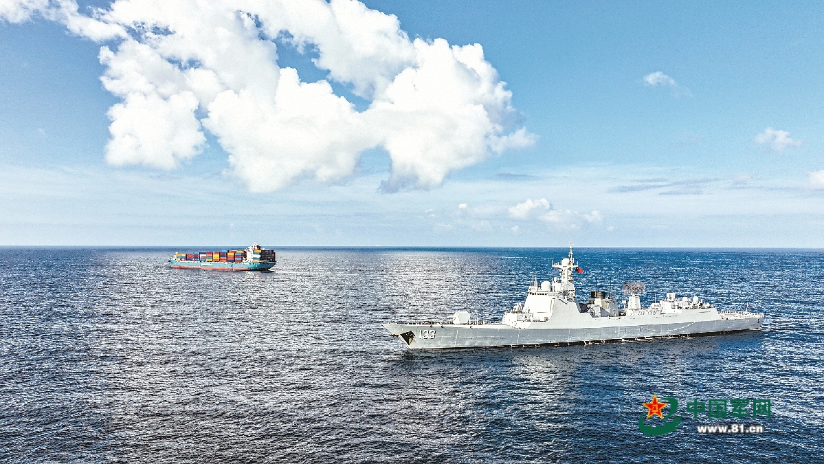 中国海军第47批护航编队为商船受伤船员提供紧急医疗救助