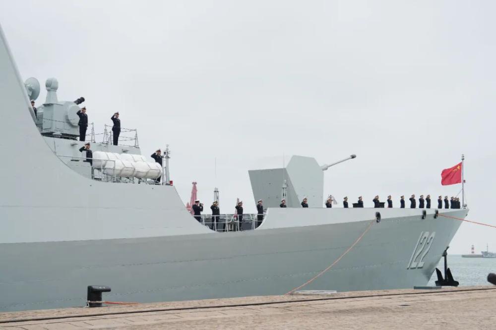 中国海军第48批护航编队解缆起航