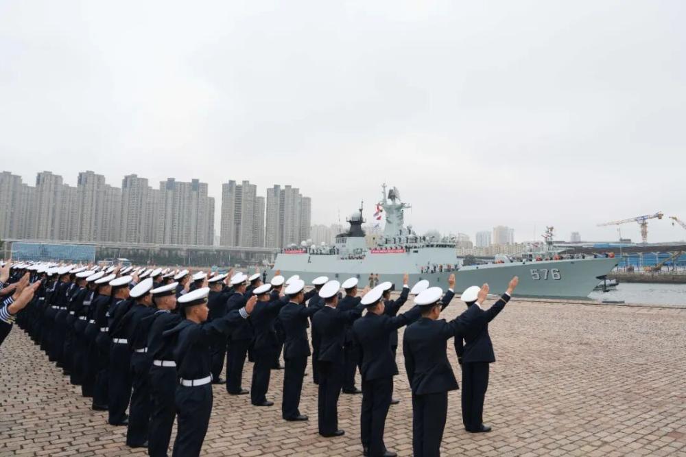中国海军第48批护航编队解缆起航
