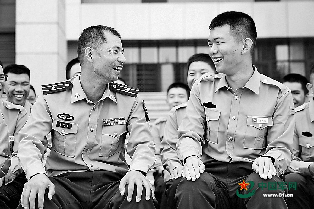 一群新学员的“青春微镜头”