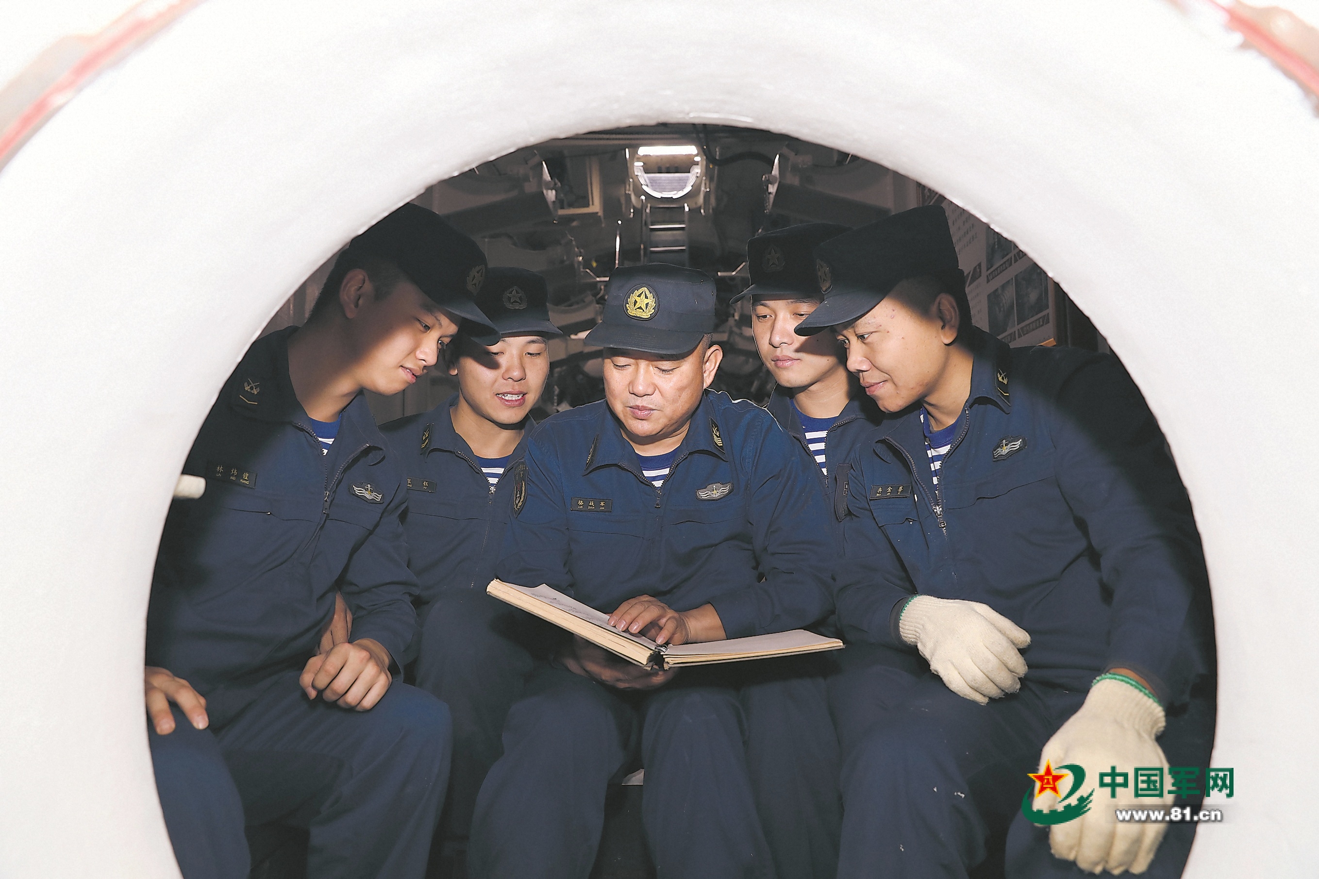 潜行深海，他们有个“远洋朋友圈”