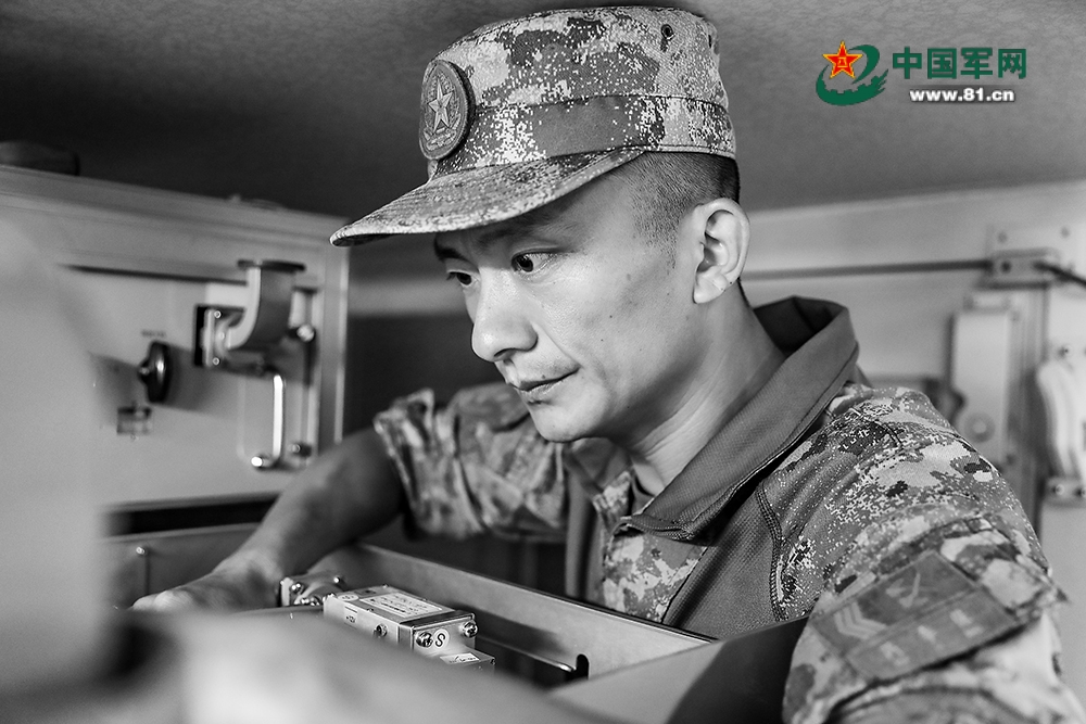 一沓思维导图见证陆军某旅雷达技师芮李保的成长之路