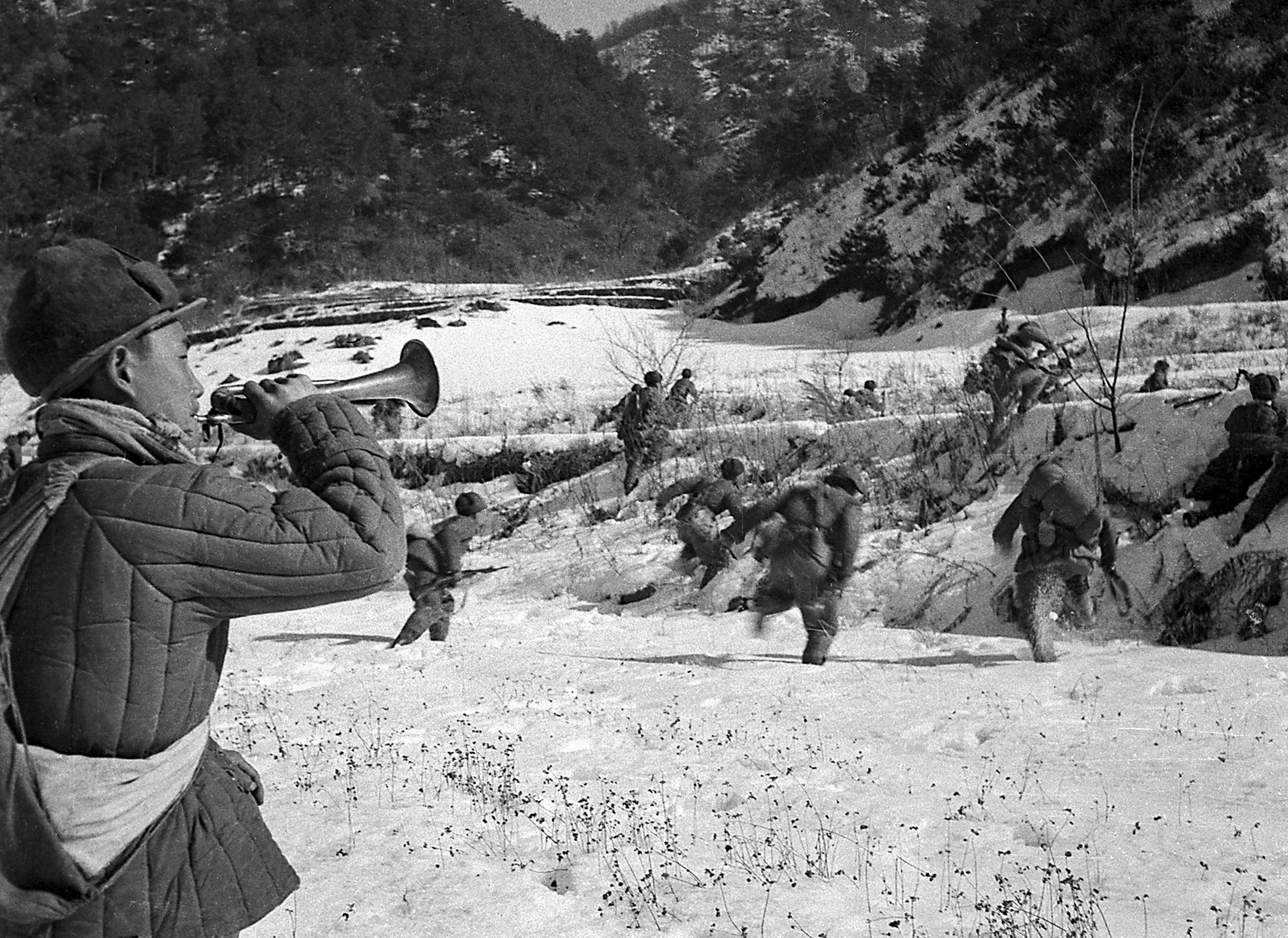 老照片中的好作风：军号声声 誓言铮铮