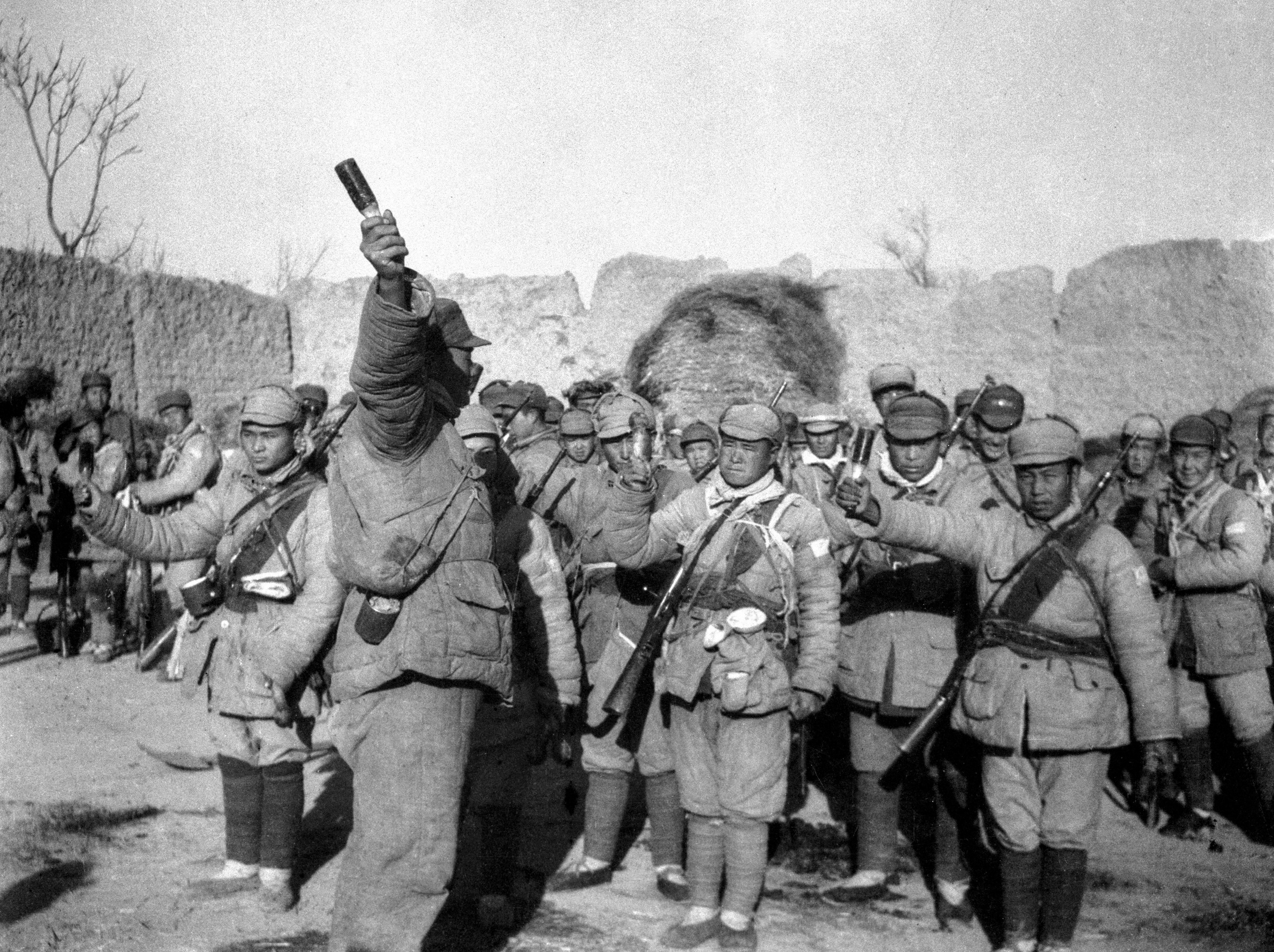 老照片中的好作风：军号声声 誓言铮铮