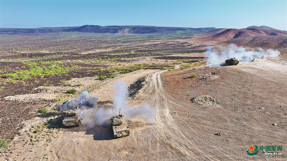 我驻吉布提保障基地与吉军首次开展陆海空联合训练