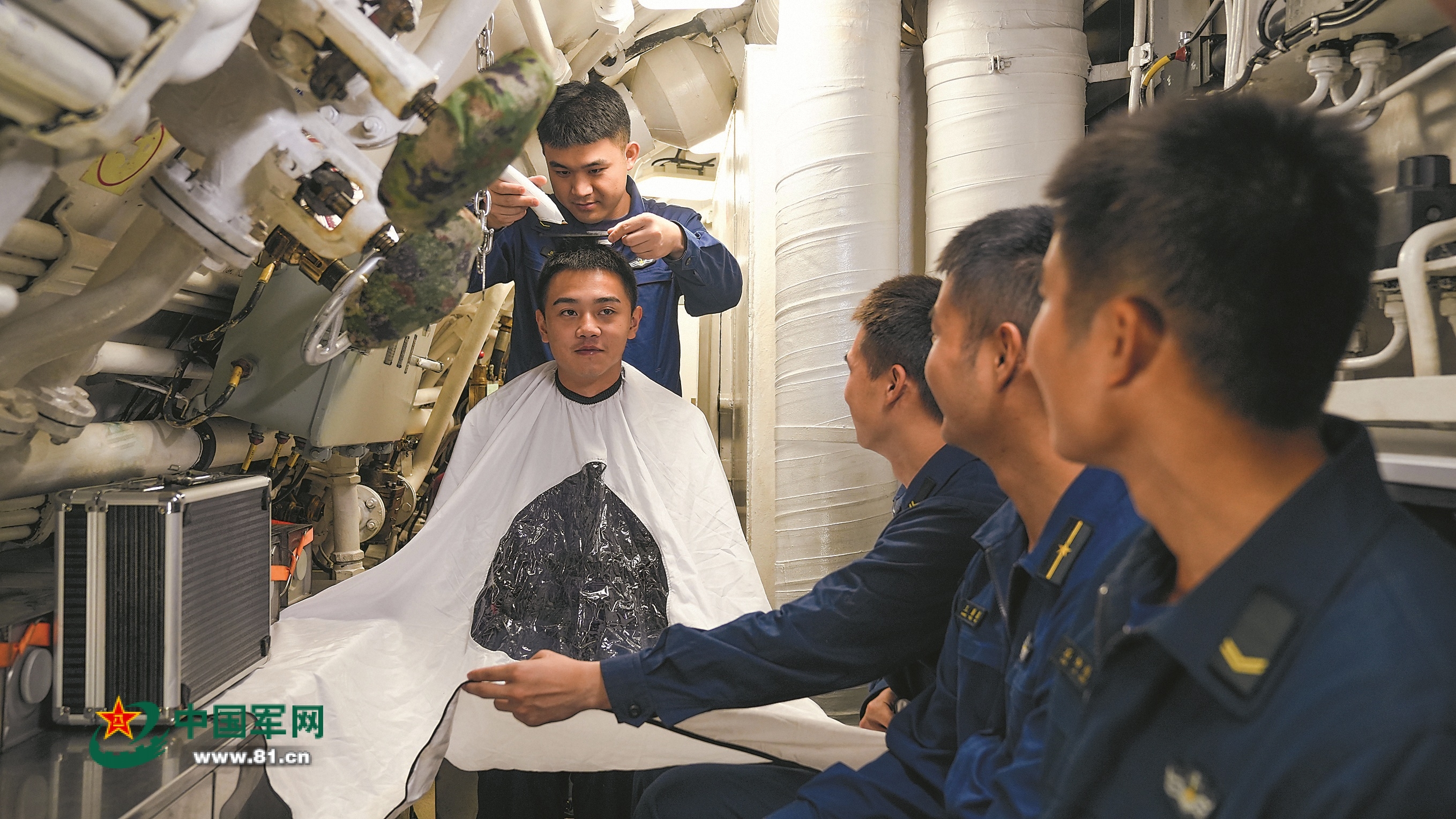 “龙宫”理发店见证训练之变、装备之变、本领之变