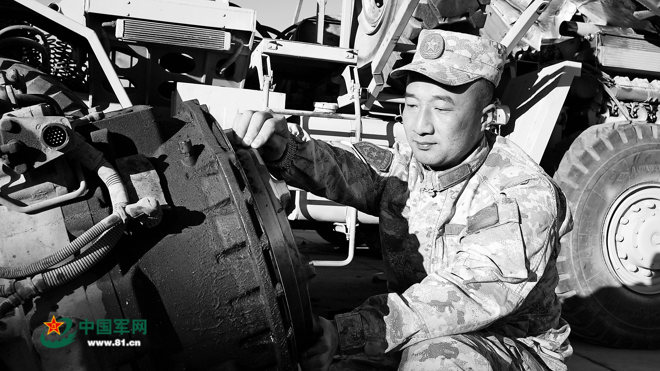 西藏军区某旅修理技师王凯:保持“新兵姿态”的老兵