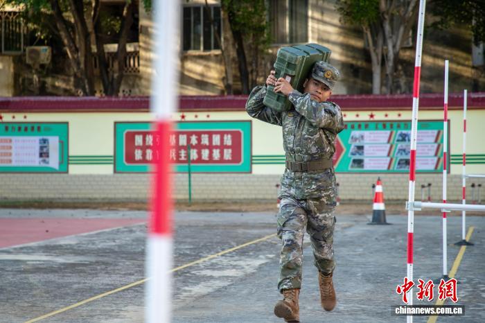 广西崇左：武警官兵紧贴实战开展年度考核