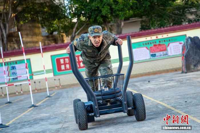 广西崇左：武警官兵紧贴实战开展年度考核