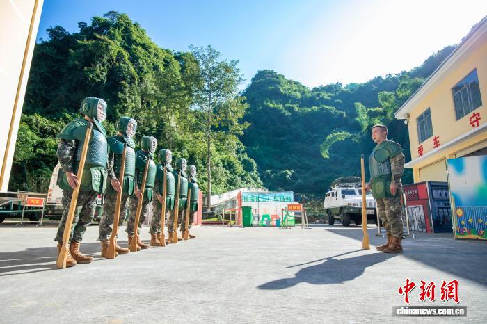广西崇左：武警官兵紧贴实战开展年度考核