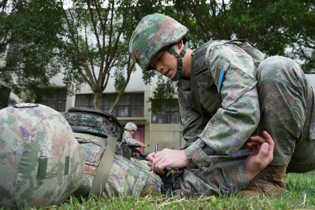 防空警报骤然响起，这场演练拉开战幕……