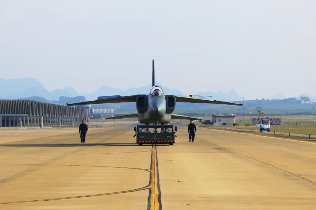 防空警报骤然响起，这场演练拉开战幕……