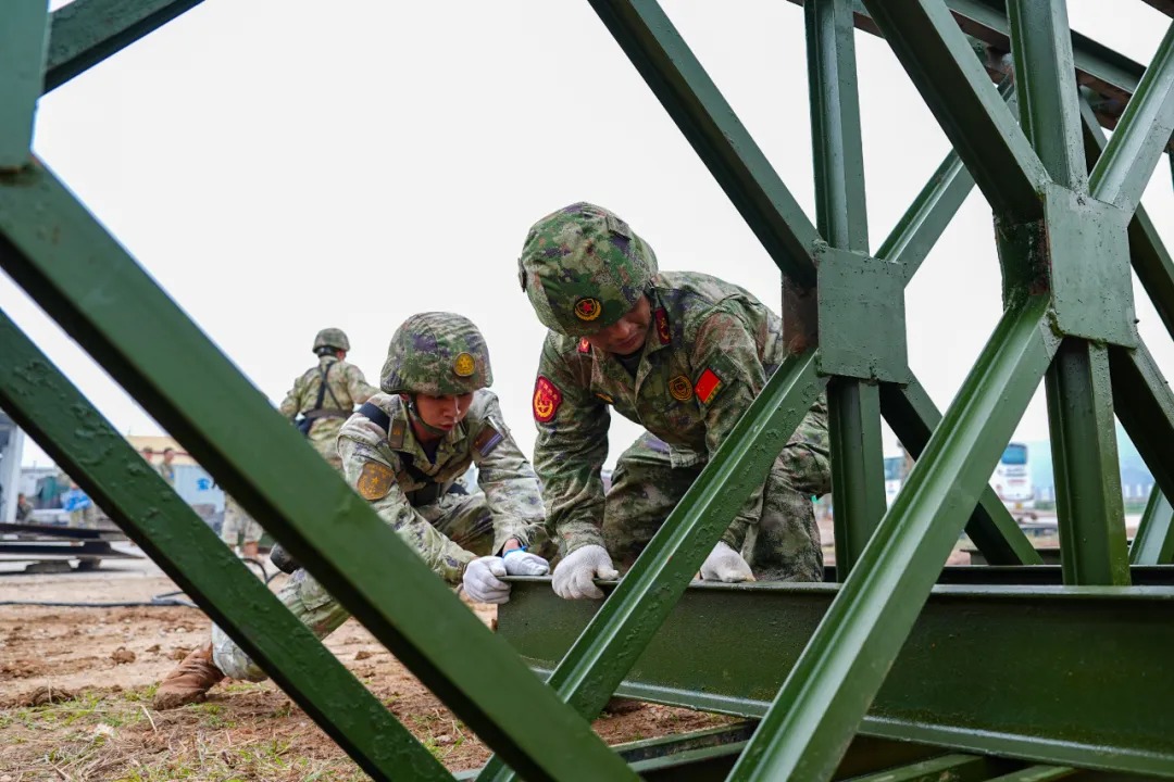 舰艇编队“遭袭”！直击后装综合保障演练现场