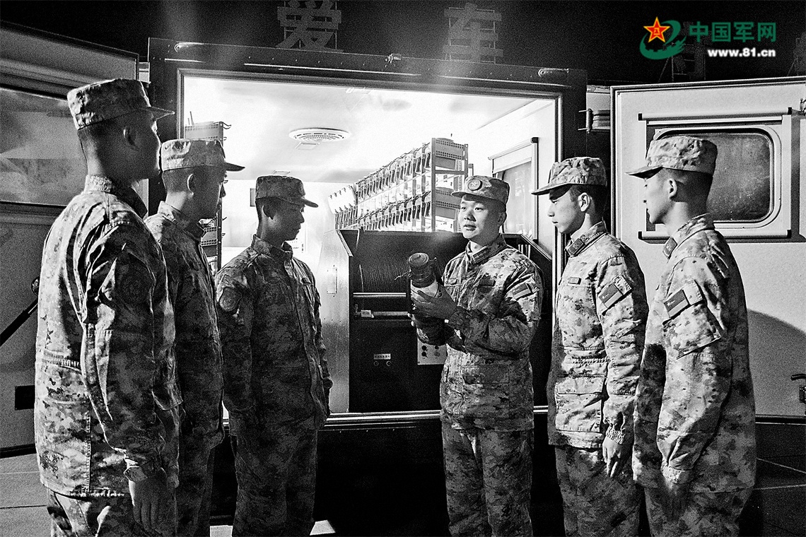 这些“传家宝”的背后,藏着场务兵向战为战的初心