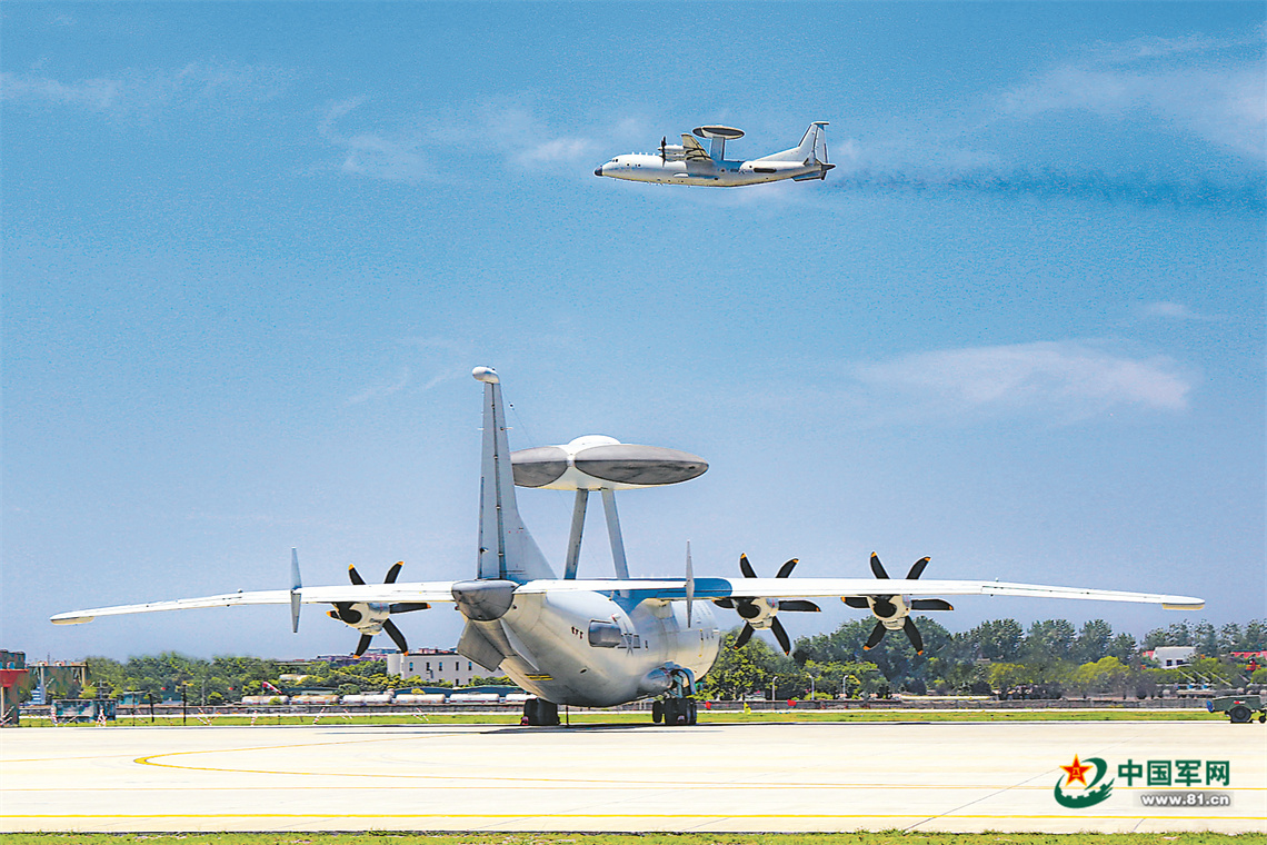 枕戈待旦制胜海天