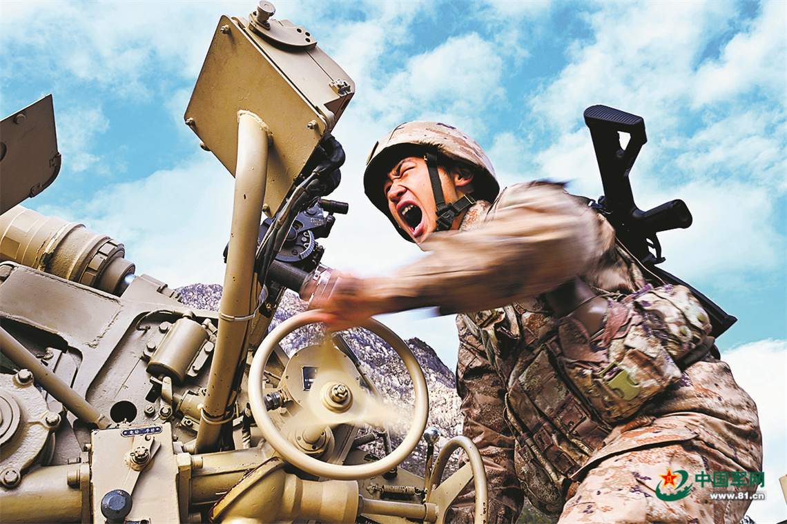 砺刃山野！陆军某部炮兵分队开展实弹射击考核