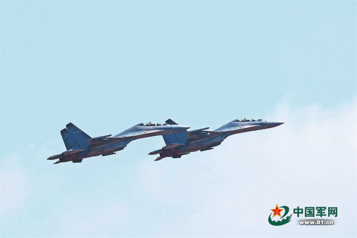 军营观察丨弹药保障兵:为“利剑”擦拭锋芒 8e830561fc57baa23f2b723a31da18b4.jpg