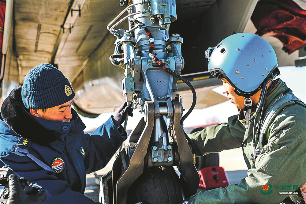 鹰击长空——海军航空大学某团飞行训练影像 316b160e701f41d591d843e99fadbffe.jpg