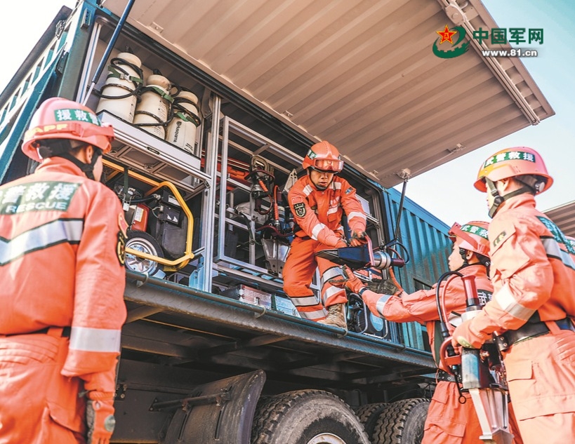 军营观察丨比武复盘:从重“分”向求“胜”进阶 b9768a2ff73c7a84ae98de16935825e5.jpg