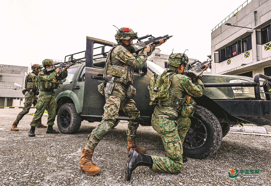 中新“合作-2025”陆军联合训练进行实兵综合演练