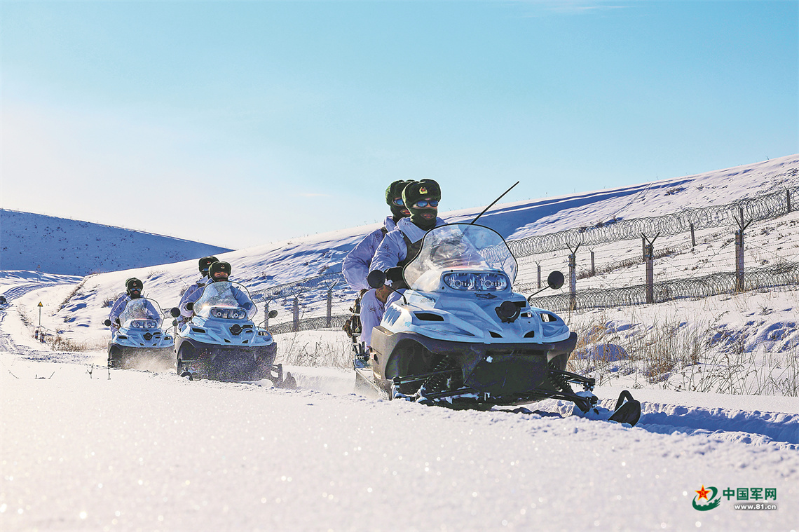 三九探哨丨风雪边关：官兵争当“小白杨”