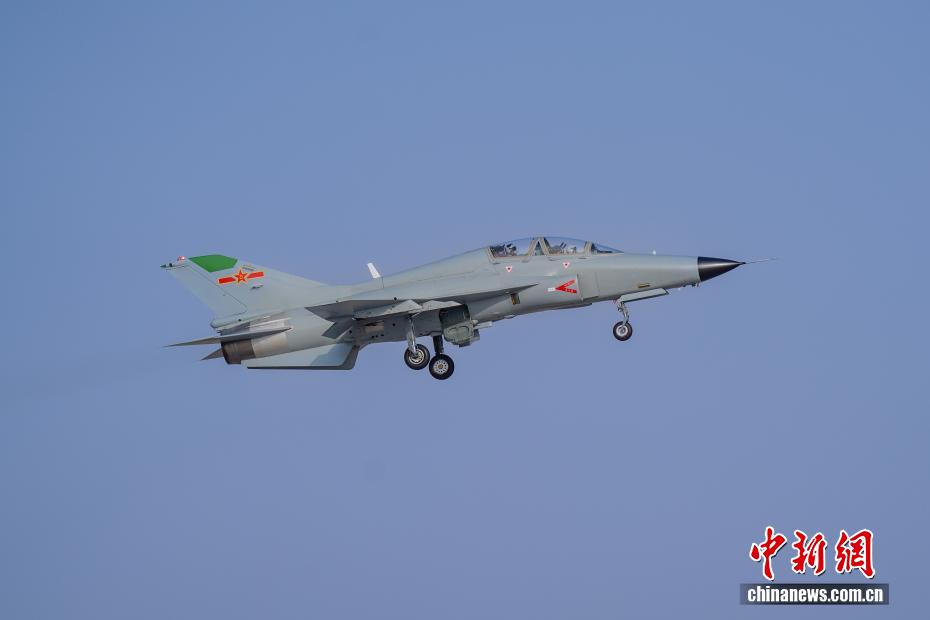 空军西安飞行学院某部组织新年开训 锤炼官兵打赢本领