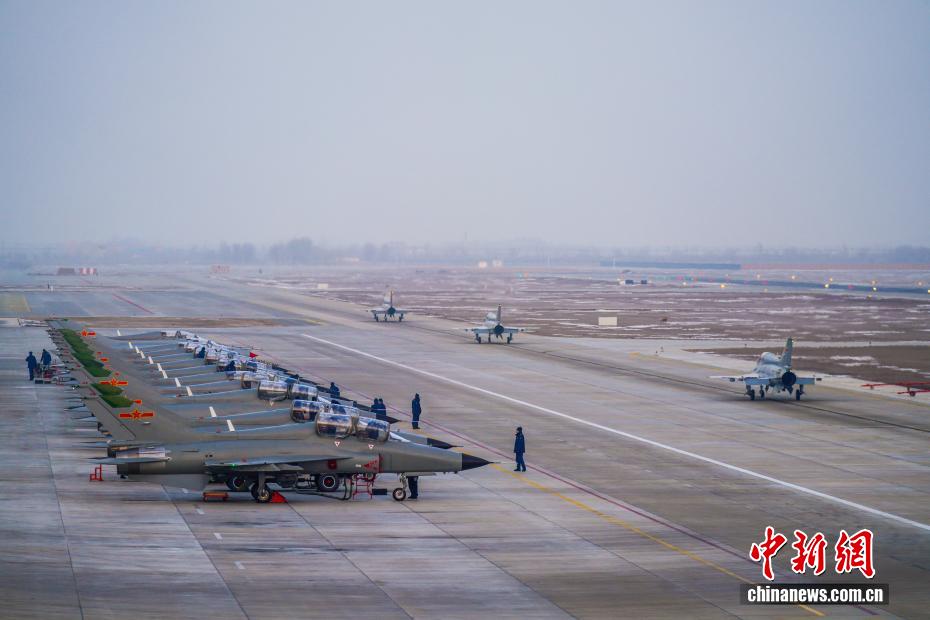 空军西安飞行学院某部组织新年开训 锤炼官兵打赢本领