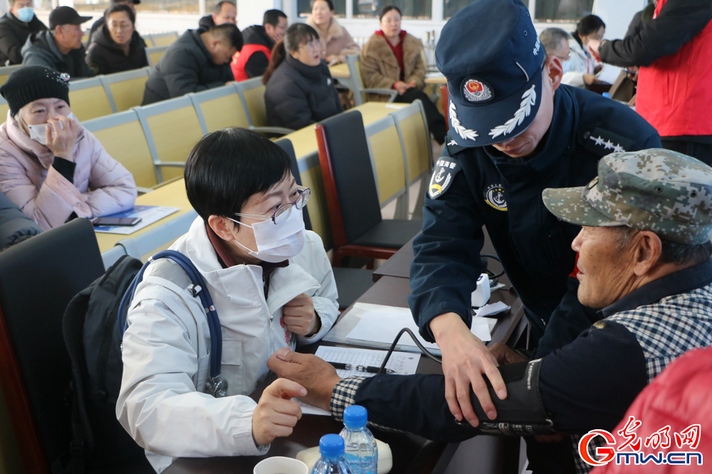 山东烟台长岛海警携手中国志愿医生共赴海岛健康之约