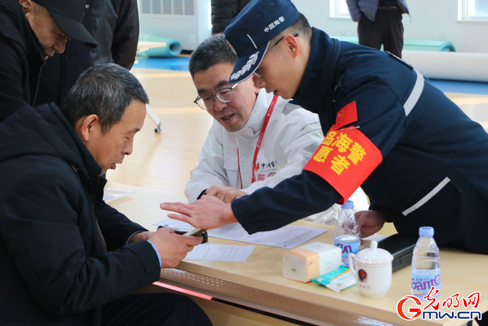 山东烟台长岛海警携手中国志愿医生共赴海岛健康之约