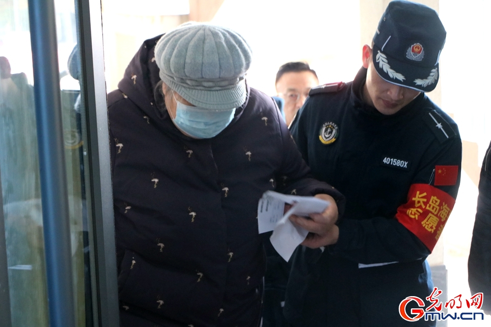 山东烟台长岛海警携手中国志愿医生共赴海岛健康之约