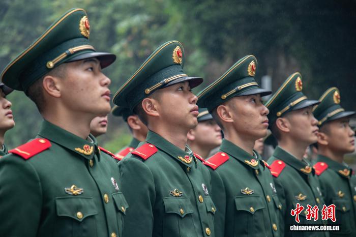 广西凭祥:新兵友谊关下追忆先辈革命往事