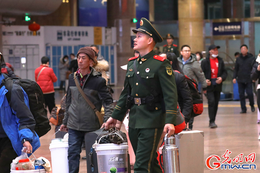 春运开启，武警官兵温暖守护归乡路