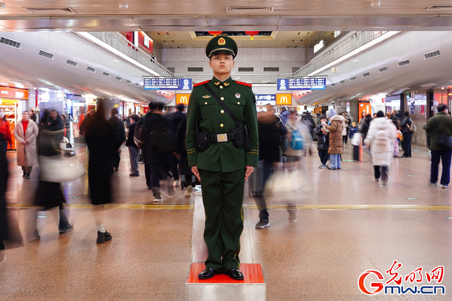 春运开启，武警官兵温暖守护归乡路