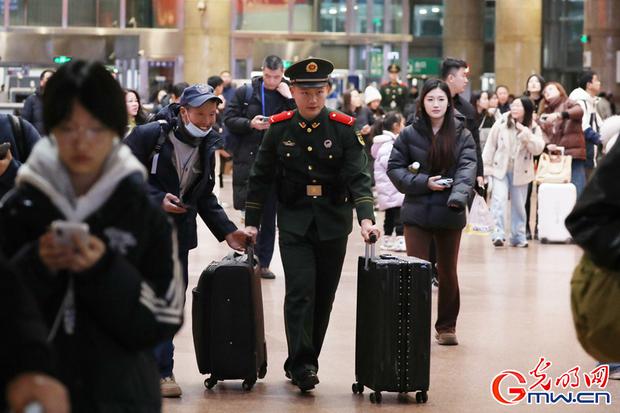 春运开启，武警官兵温暖守护归乡路
