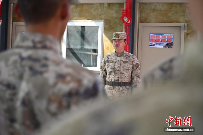 (新春走基层)在世界之巅守护“万家灯火”——探访西藏日喀则军分区海拔5000米以上哨所见闻 (新春走基层)在世界之巅守护“万家灯火”——探访西藏日喀则军分区海拔5000米以上哨所见闻