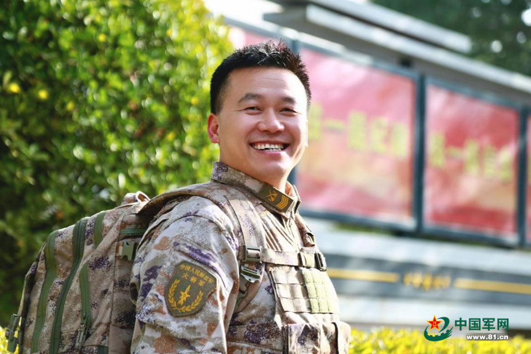 攻坚建军百年·新样貌 新作为丨与风赛跑的人