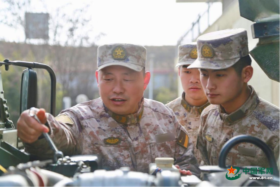 攻坚建军百年·新样貌 新作为丨与风赛跑的人