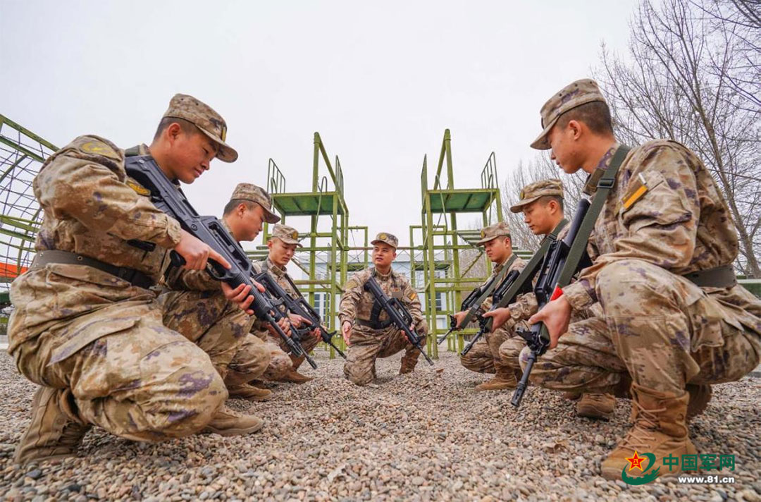 攻坚建军百年·新样貌 新作为丨与风赛跑的人