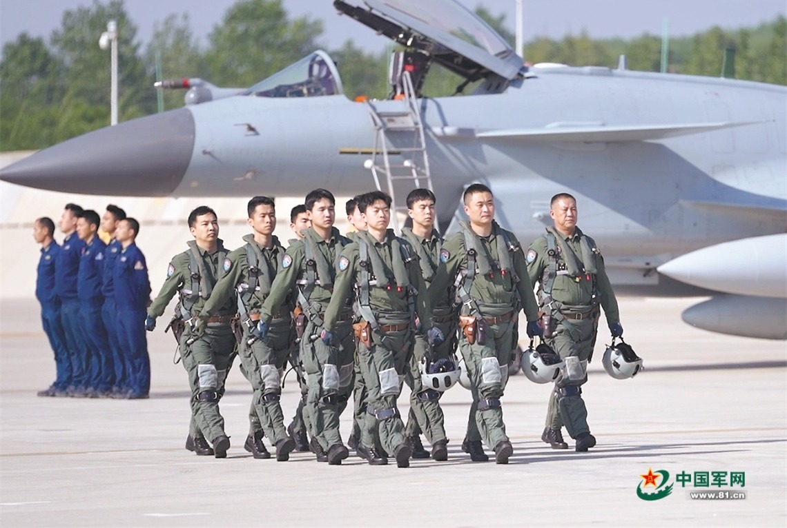 军营观察丨“三表三单”绘出飞行员“能力图谱” ca749fab189950d1c999dd1429f54b9e.jpg