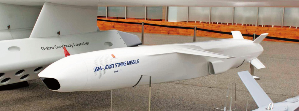 《中国国防报》推出整版报道 剖析日本近期军事危险动向