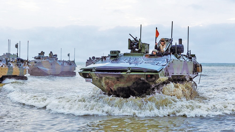 《中国国防报》推出整版报道 剖析日本近期军事危险动向