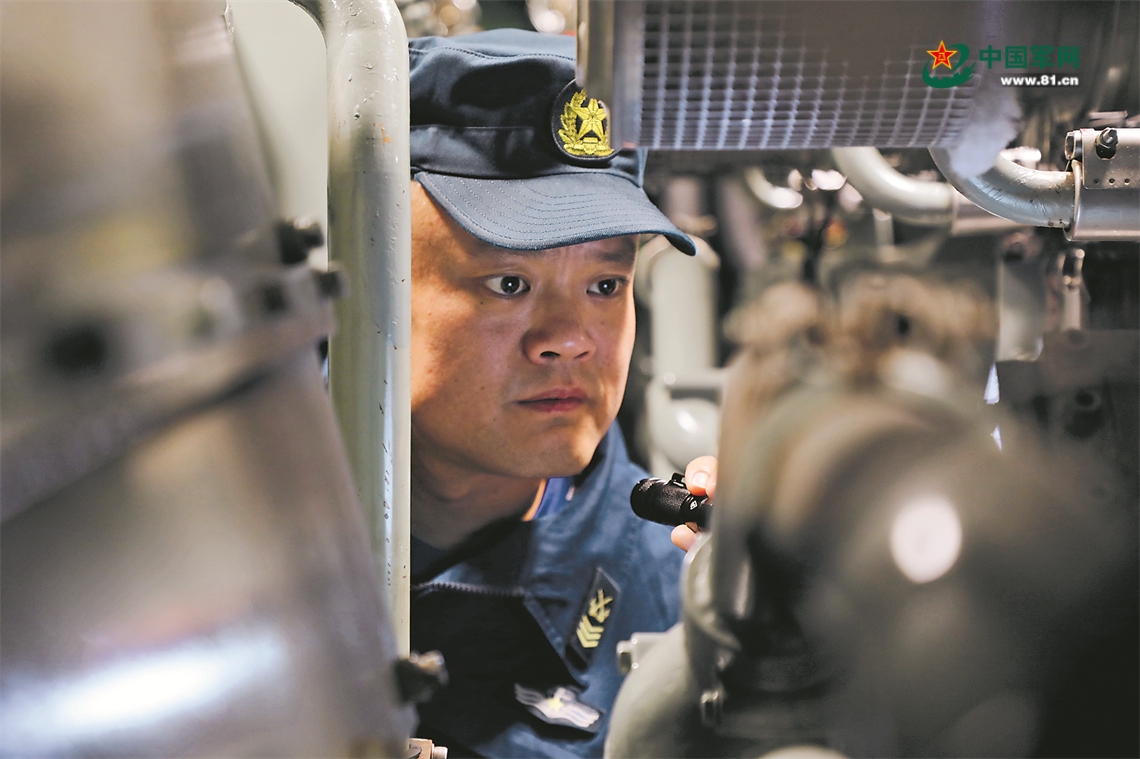 军营观察丨聆听潜艇“心跳”的日日夜夜 89c9429bd70703083abe5c4ce044f6e3.jpg