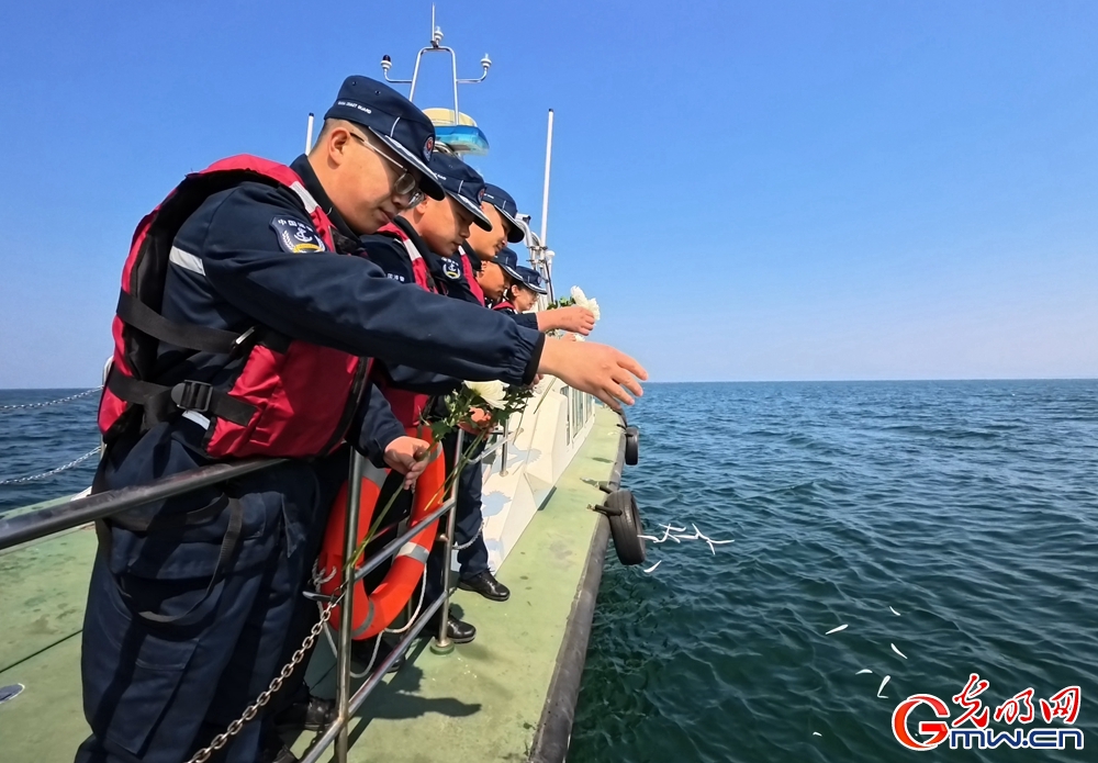 清明祭先烈 薪火永相传——山东烟台海警局开展清明祭扫主题活动