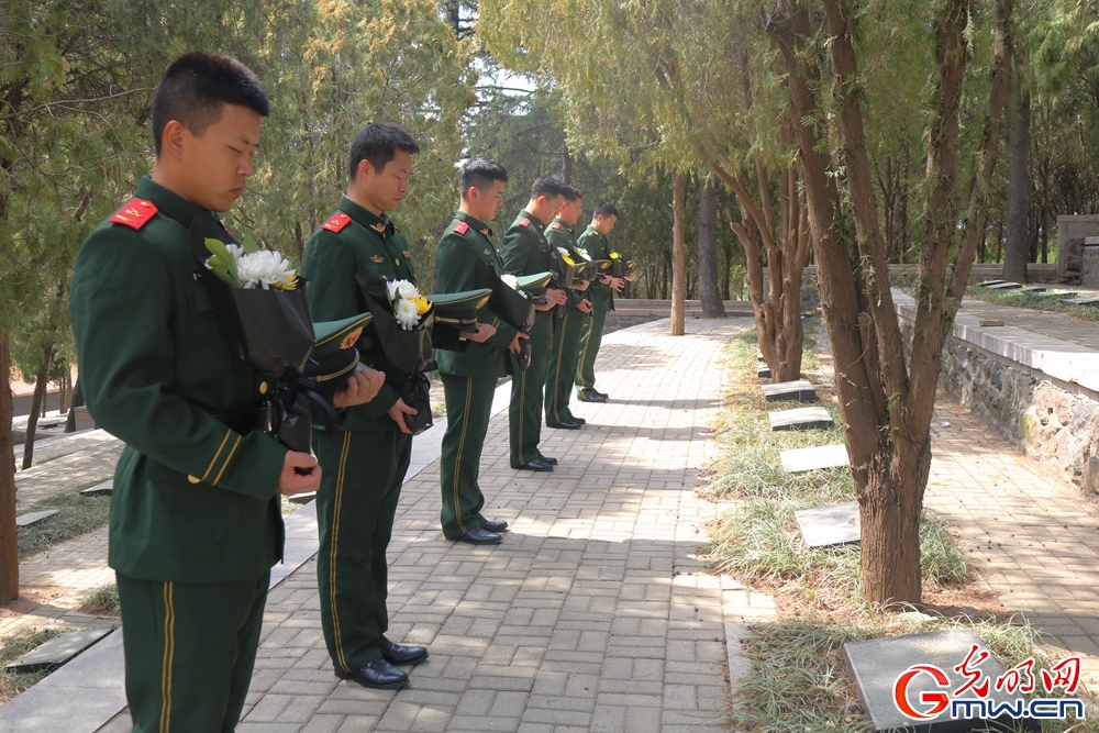 清明祭先烈 薪火永相传——山东烟台海警局开展清明祭扫主题活动