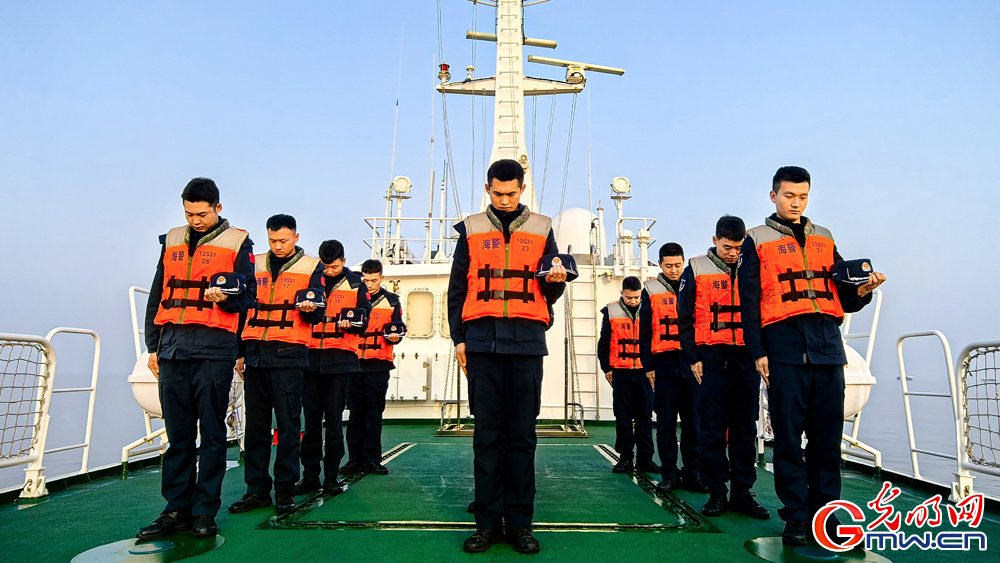 清风寄哀思 英魂照海疆——浙江海警局开展清明祭扫活动