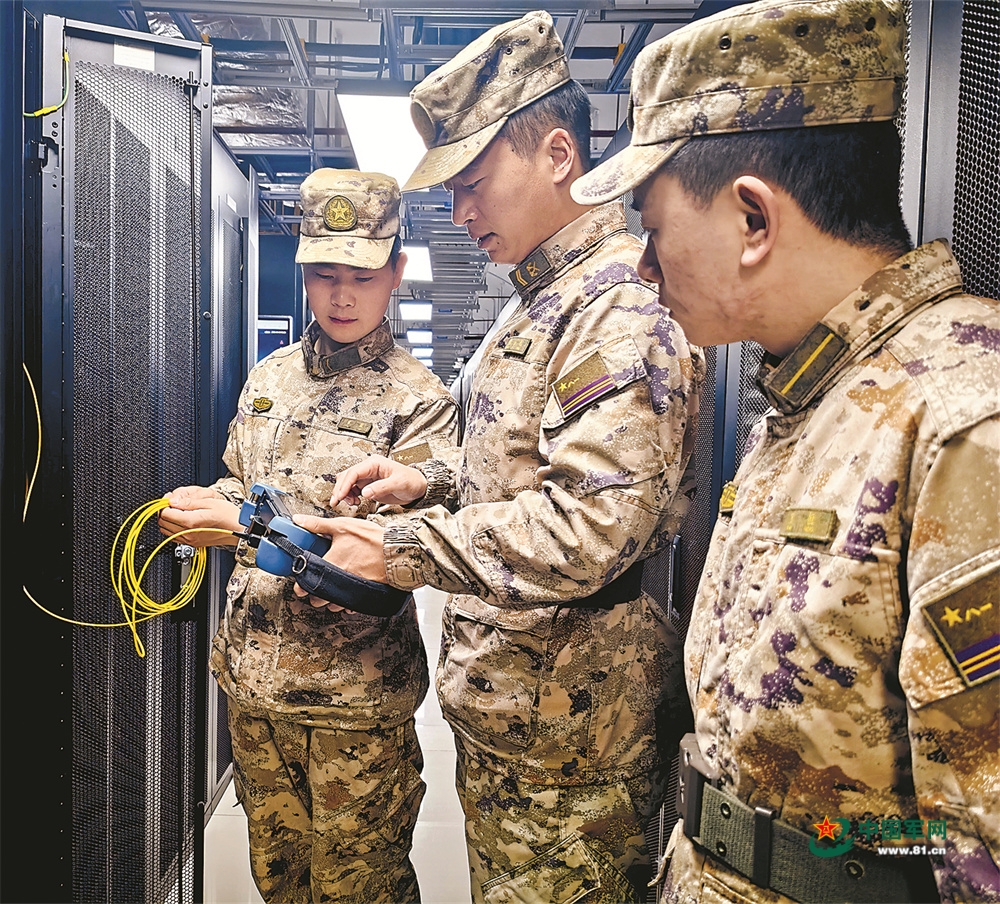 军营观察丨打造通往战场的“数据生命线” 4d581e32bb2eb882ac3fe066302ad424.jpg