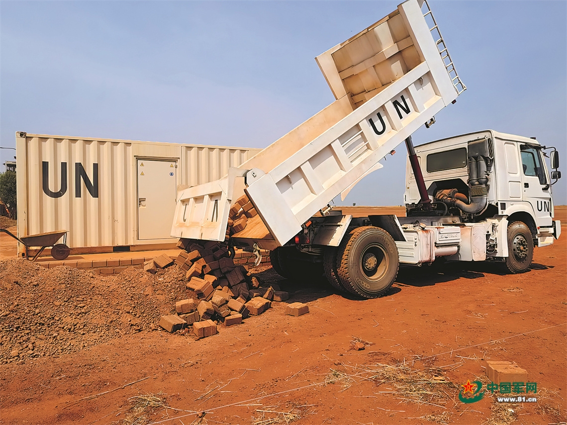 中国第16批赴南苏丹(瓦乌)维和工兵分队高标准完成瓦乌机场基础设施建设任务